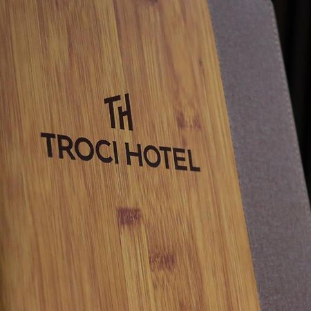 Troci Hotel Kamez Екстер'єр фото