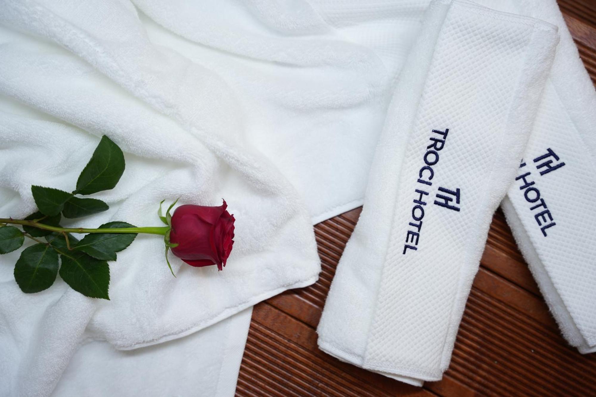 Troci Hotel Kamez Екстер'єр фото