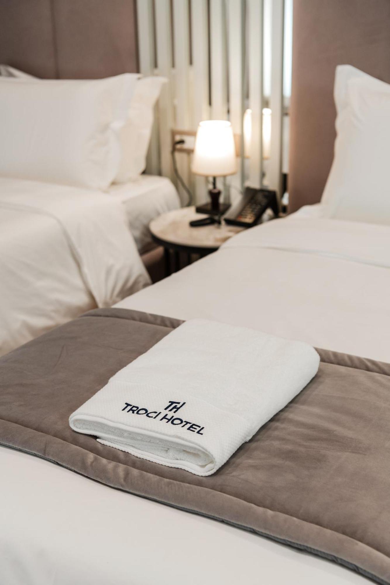 Troci Hotel Kamez Екстер'єр фото
