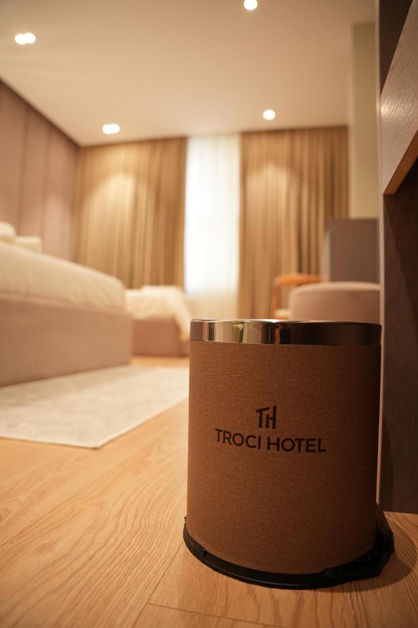 Troci Hotel Kamez Екстер'єр фото
