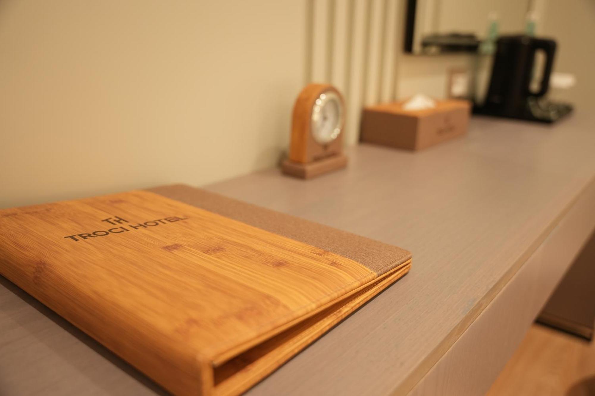 Troci Hotel Kamez Екстер'єр фото