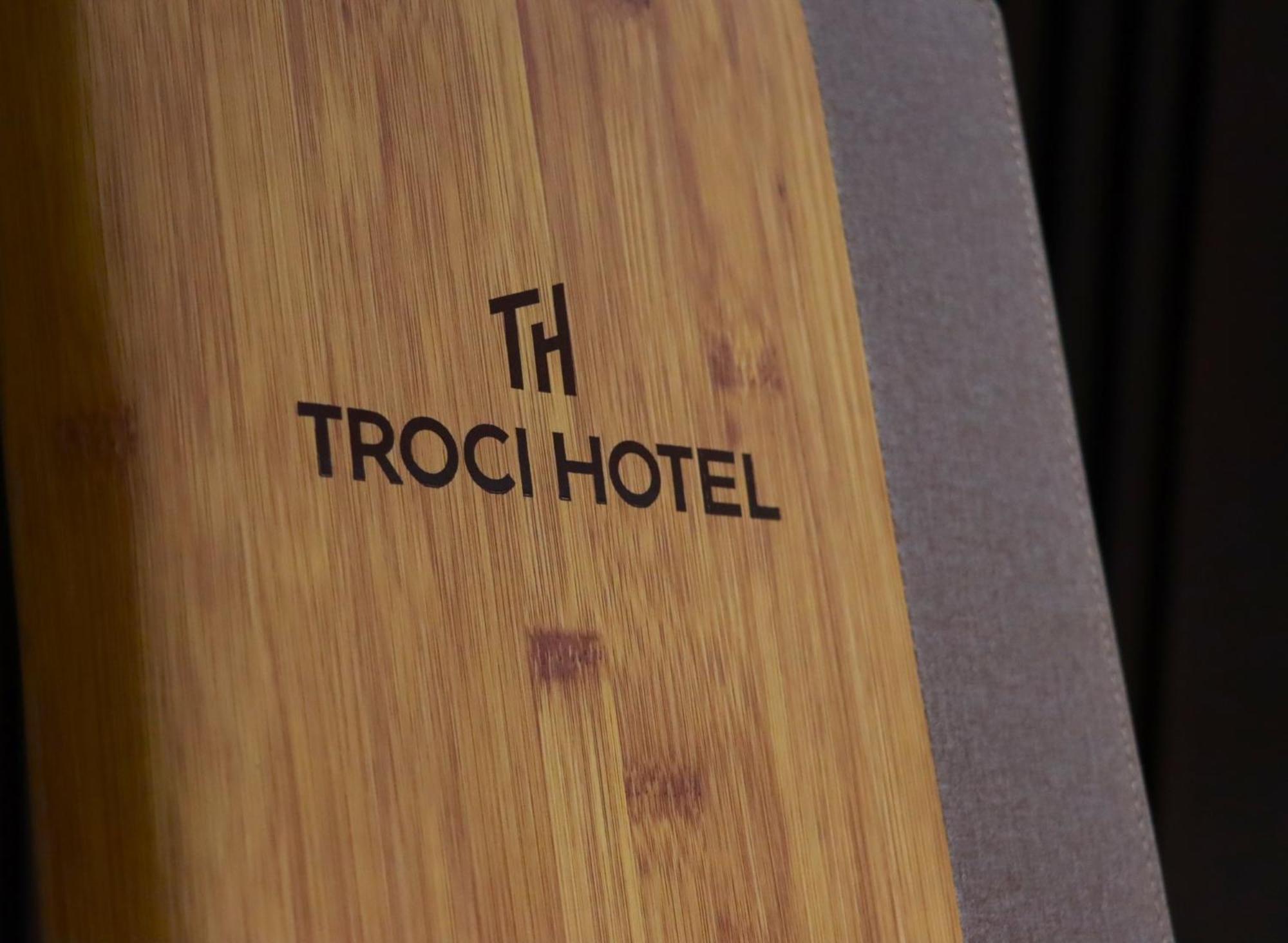 Troci Hotel Kamez Екстер'єр фото