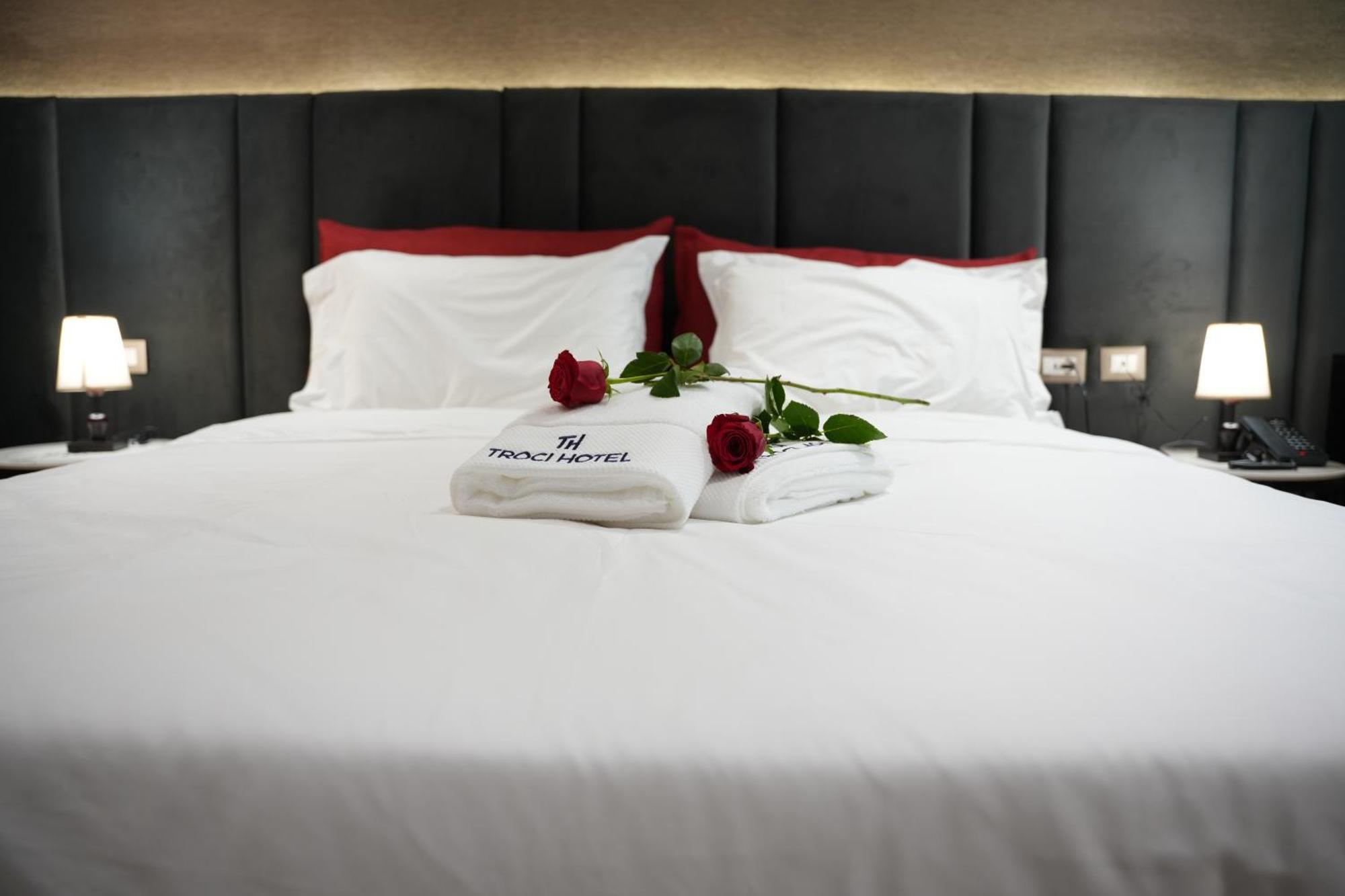 Troci Hotel Kamez Екстер'єр фото