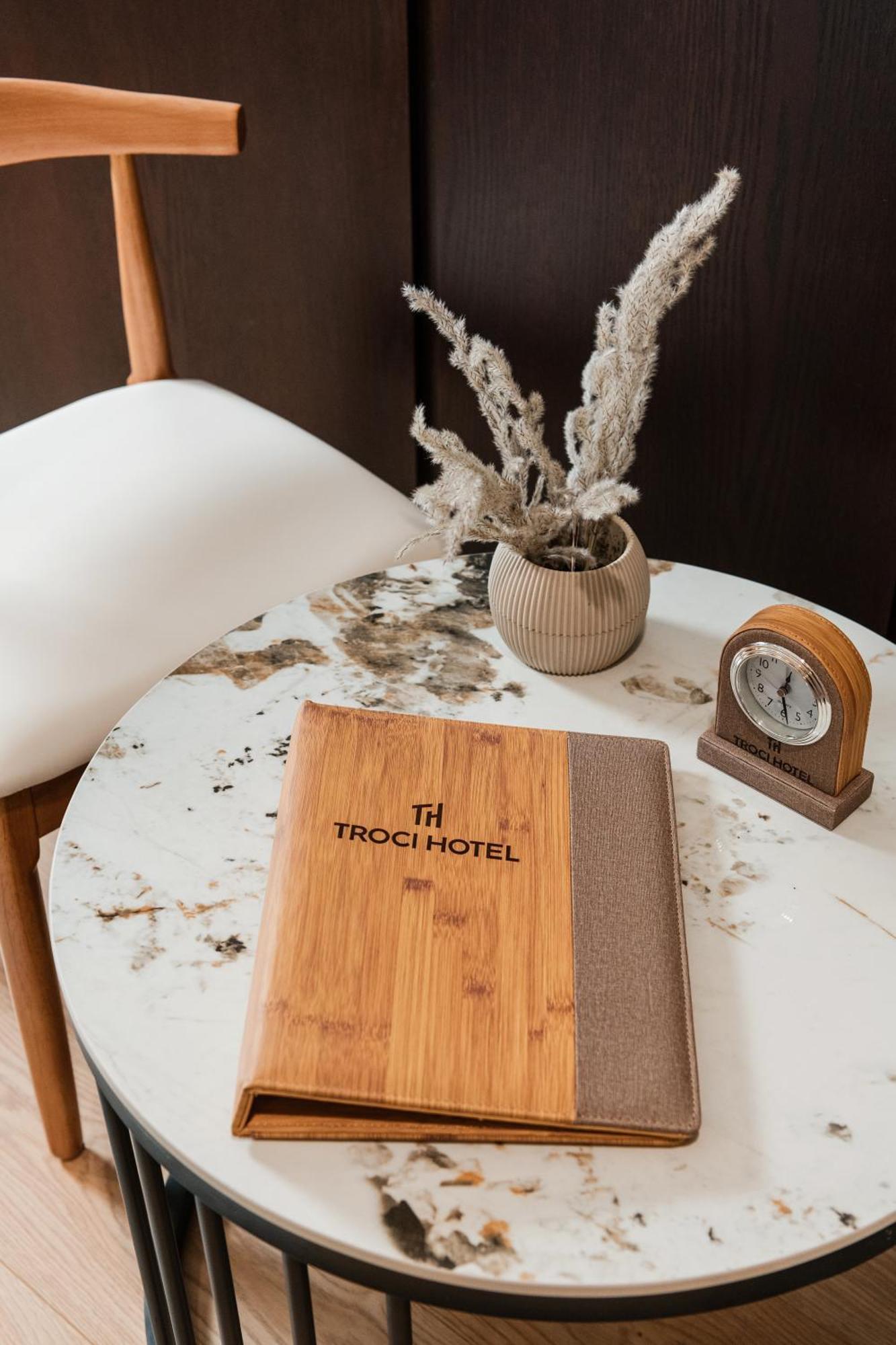 Troci Hotel Kamez Екстер'єр фото