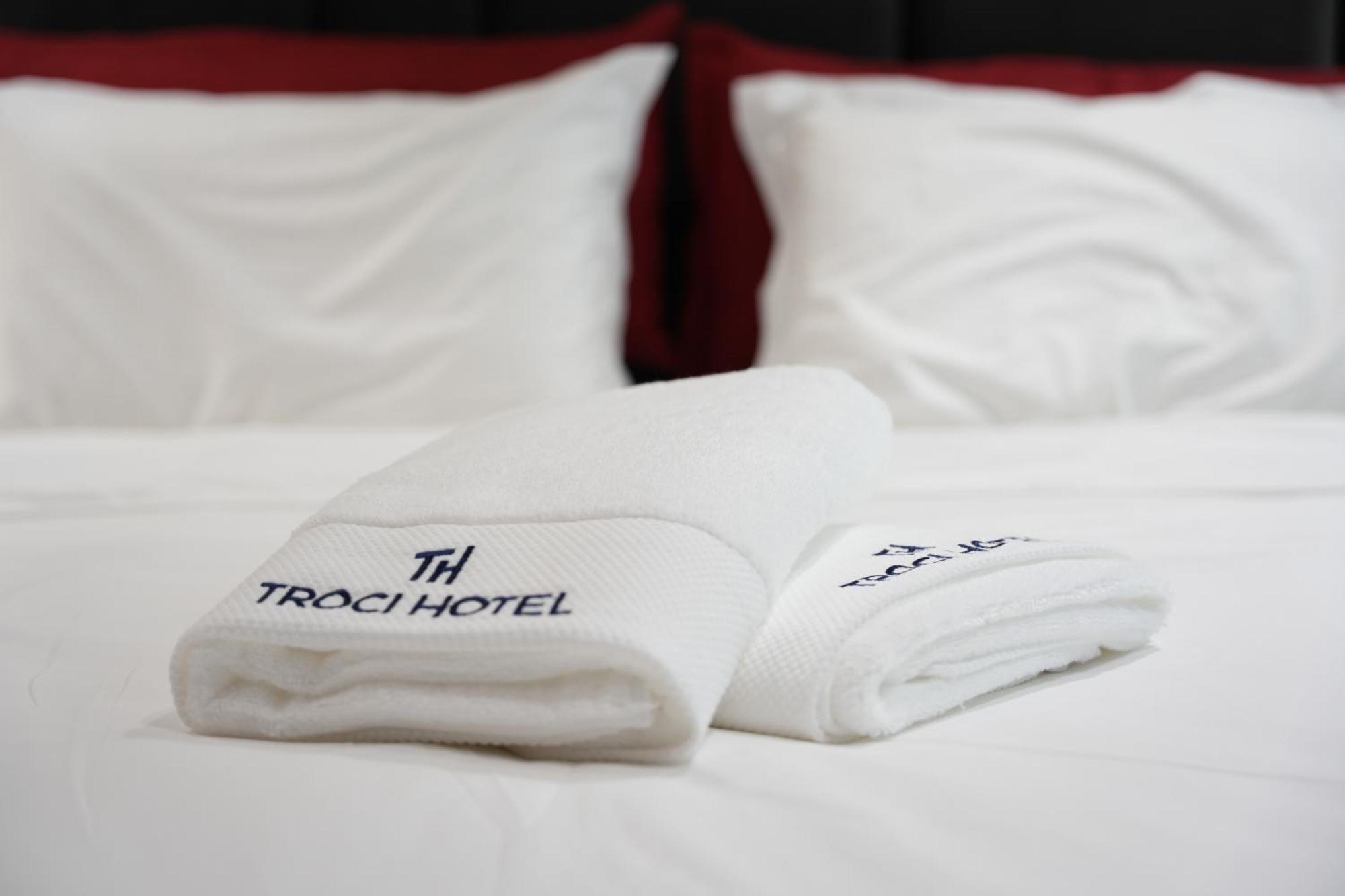 Troci Hotel Kamez Екстер'єр фото