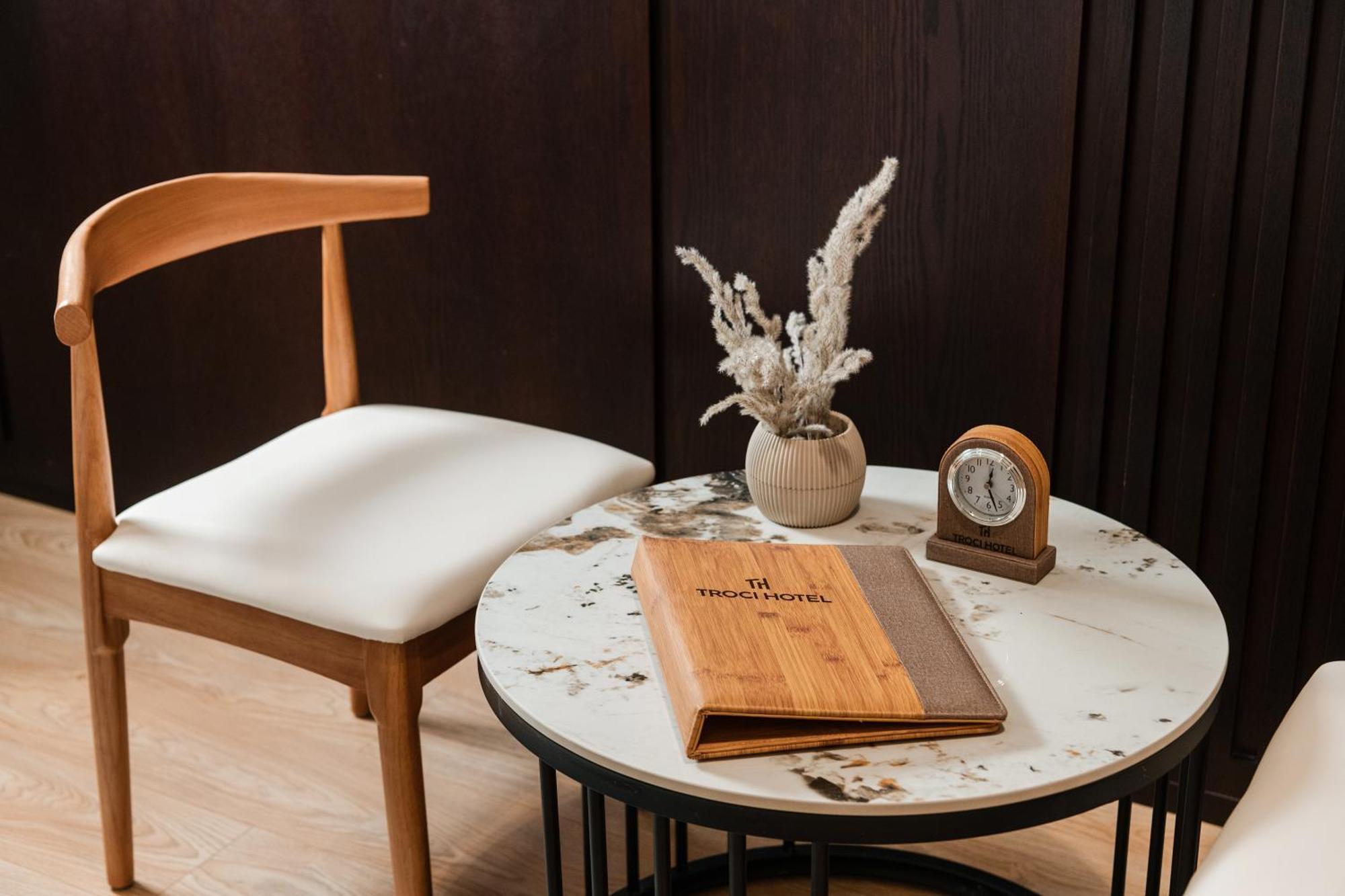 Troci Hotel Kamez Екстер'єр фото