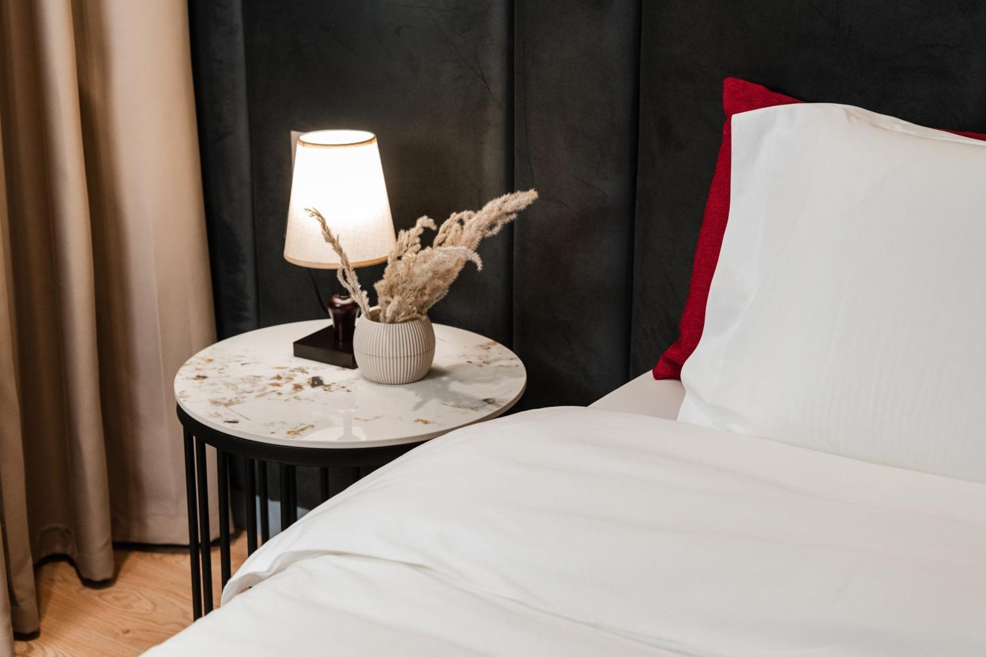 Troci Hotel Kamez Екстер'єр фото