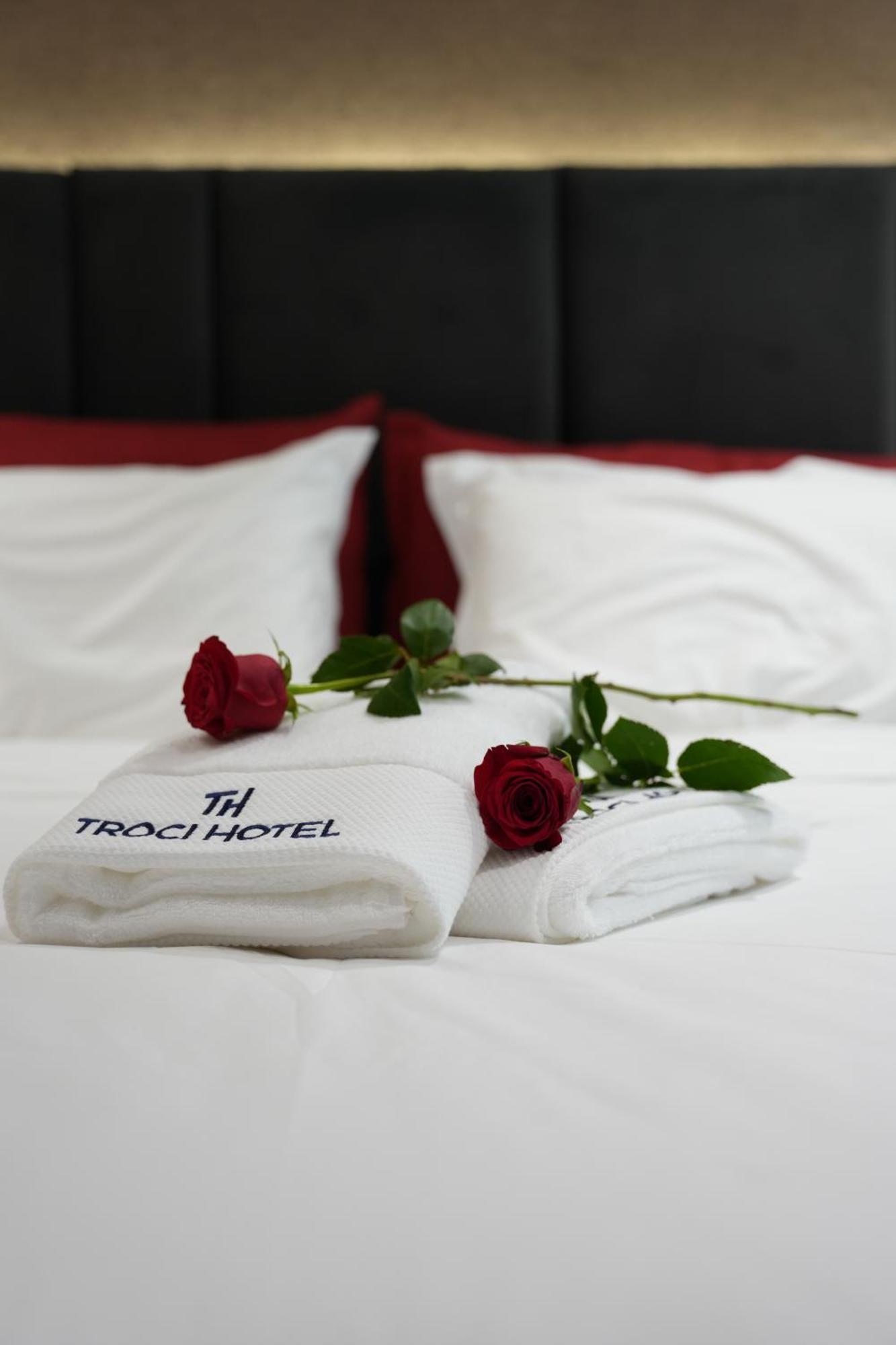 Troci Hotel Kamez Екстер'єр фото