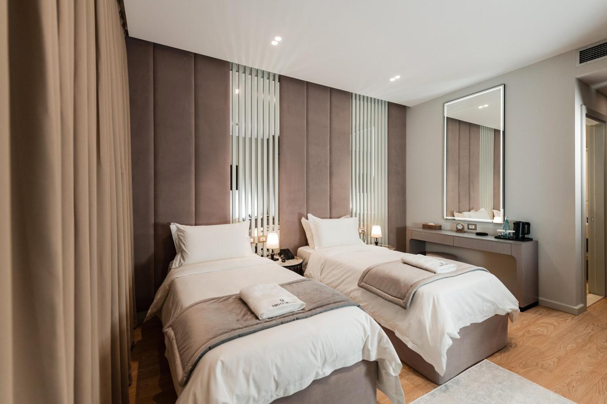 Troci Hotel Kamez Екстер'єр фото