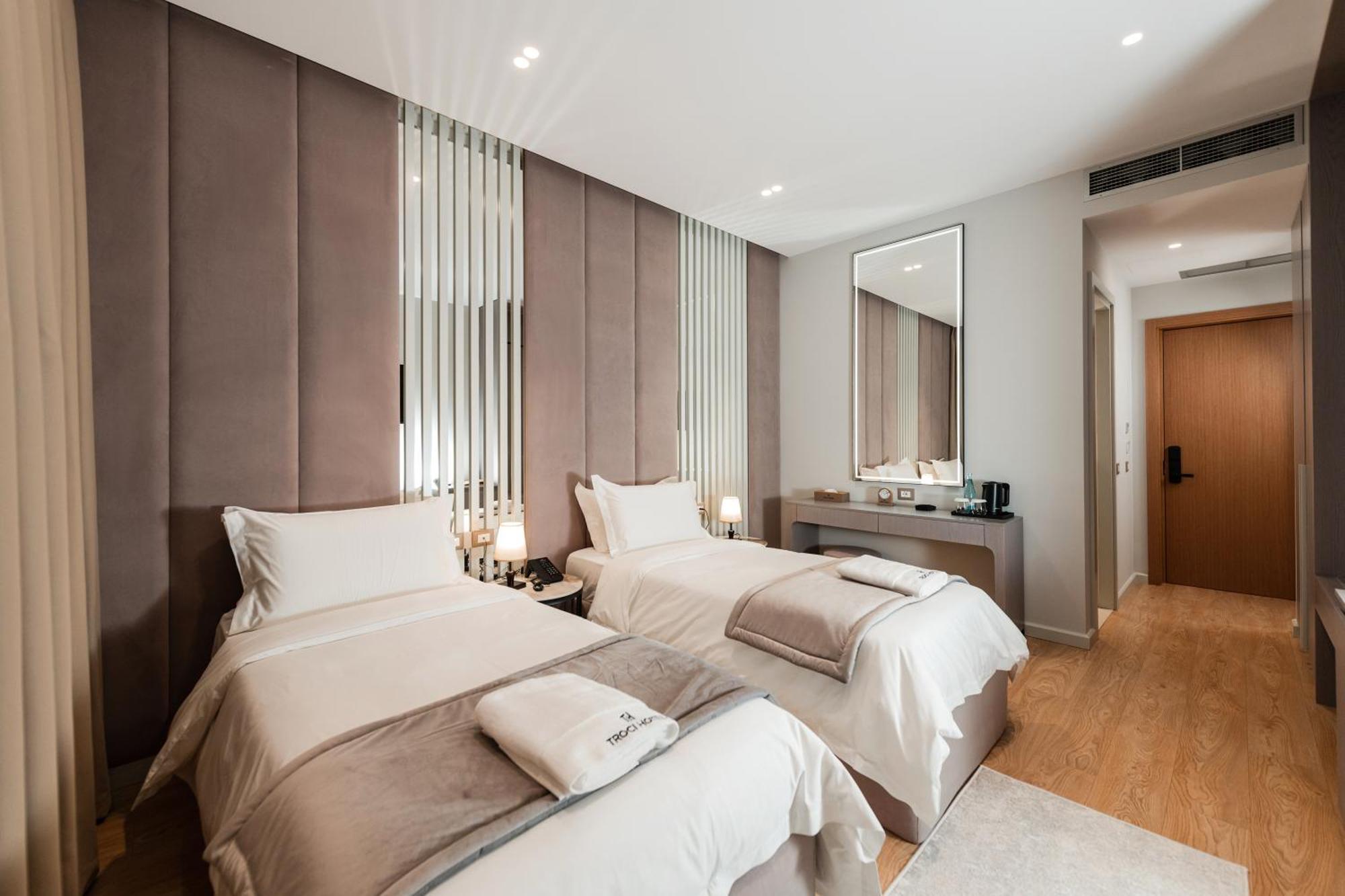 Troci Hotel Kamez Екстер'єр фото