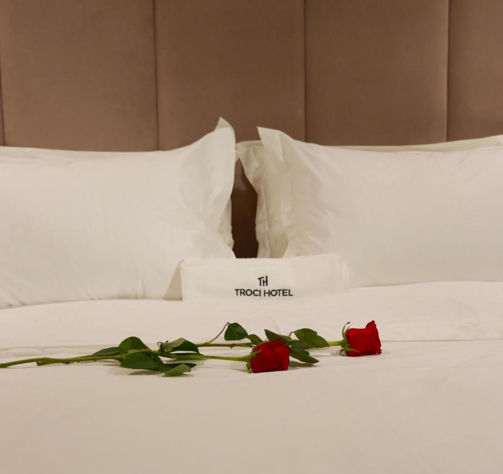 Troci Hotel Kamez Екстер'єр фото