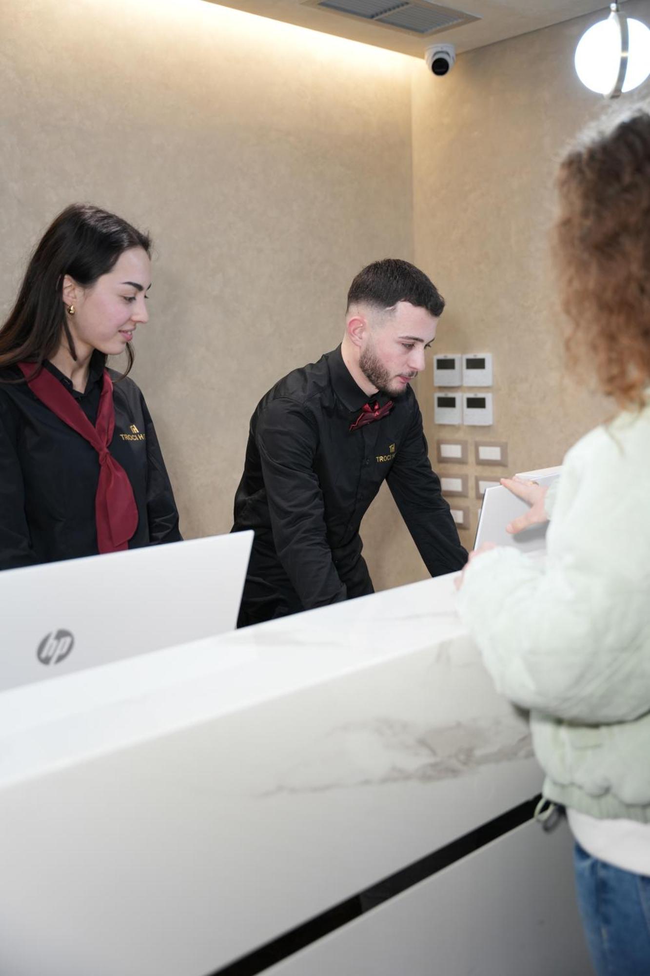 Troci Hotel Kamez Екстер'єр фото